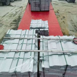 宁夏 芝麻白仿形加直形路沿石出货日常