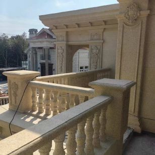 宁夏 黄金麻别墅外墙干挂雕花配合阳台栏杆花瓶柱