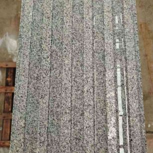 宁夏 芝麻白花岗岩荔枝面雕刻盲道，盲条