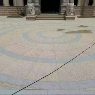 宁夏 黄金麻芝麻灰花岗岩石材地铺拼接效果