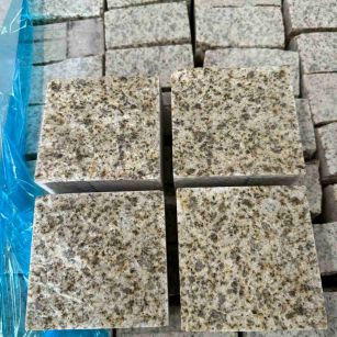 宁夏 黄金麻花岗岩自然面小方块，弹石，马蹄石等