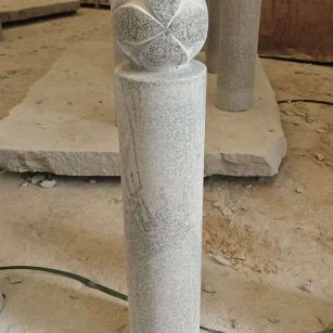 宁夏 芝麻白花岗岩石材挡车石柱、停车柱、圆柱挡车柱、方柱挡车柱等