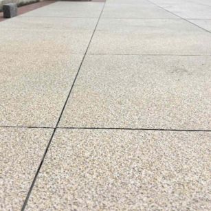 宁夏 黄金麻花岗岩石板材荔枝面地面铺装效果