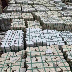 宁夏 黄金麻白麻花岗岩荔枝面地铺石(冰裂纹)