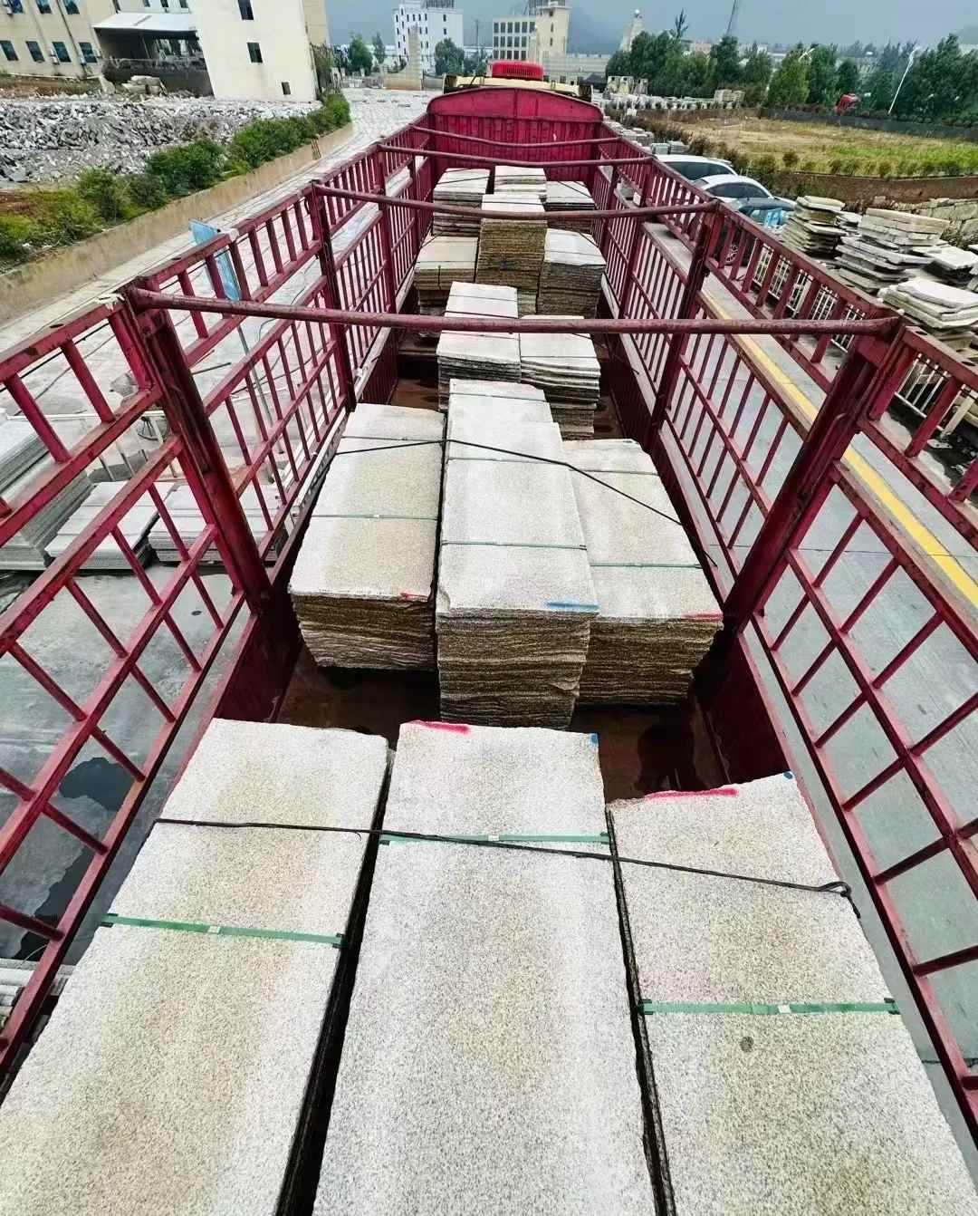 宁夏 黄金麻花岗岩荔枝面，光面毛板装车完成