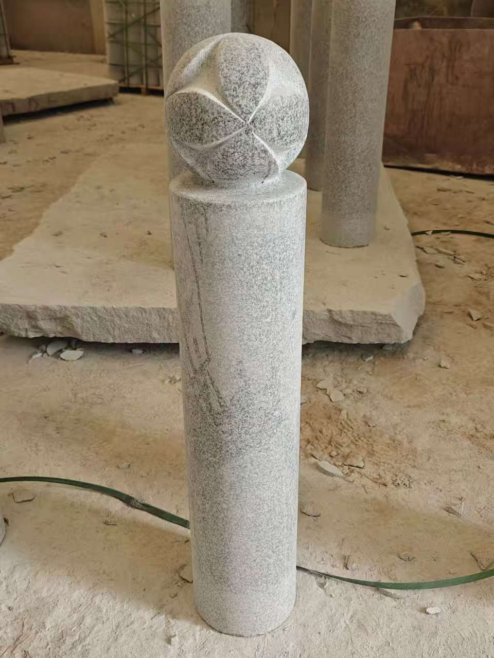 宁夏 芝麻白花岗岩石材挡车石柱、停车柱、圆柱挡车柱、方柱挡车柱等