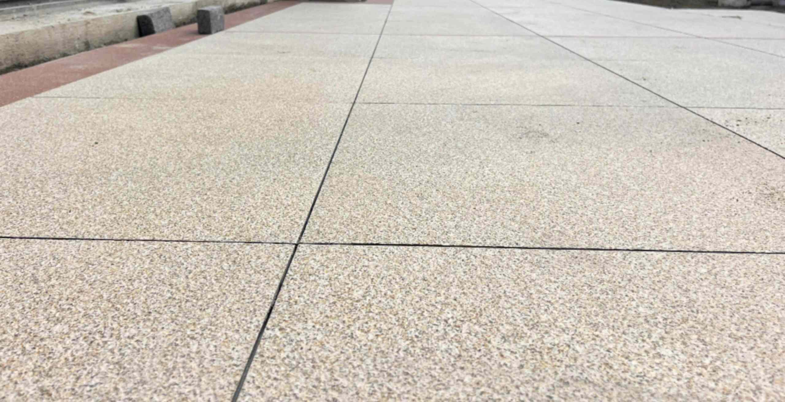 宁夏 黄金麻花岗岩石板材荔枝面地面铺装效果