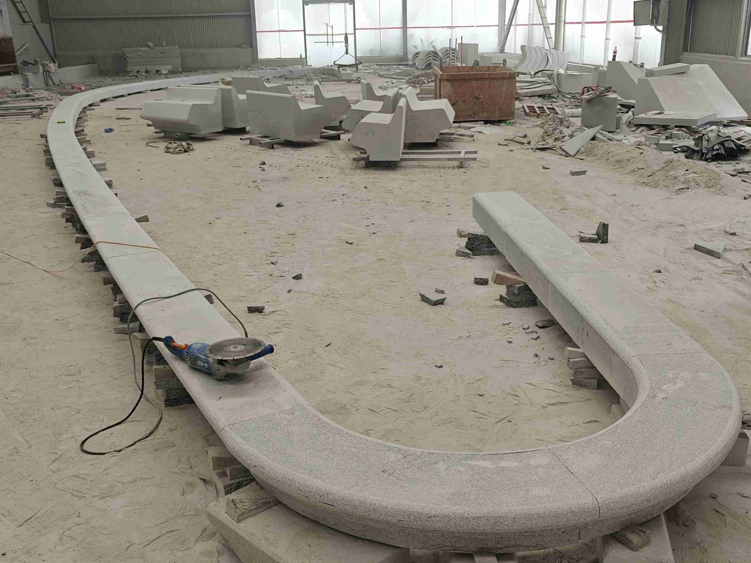 宁夏 芝麻白花岗岩弧形花坛石，坐凳石