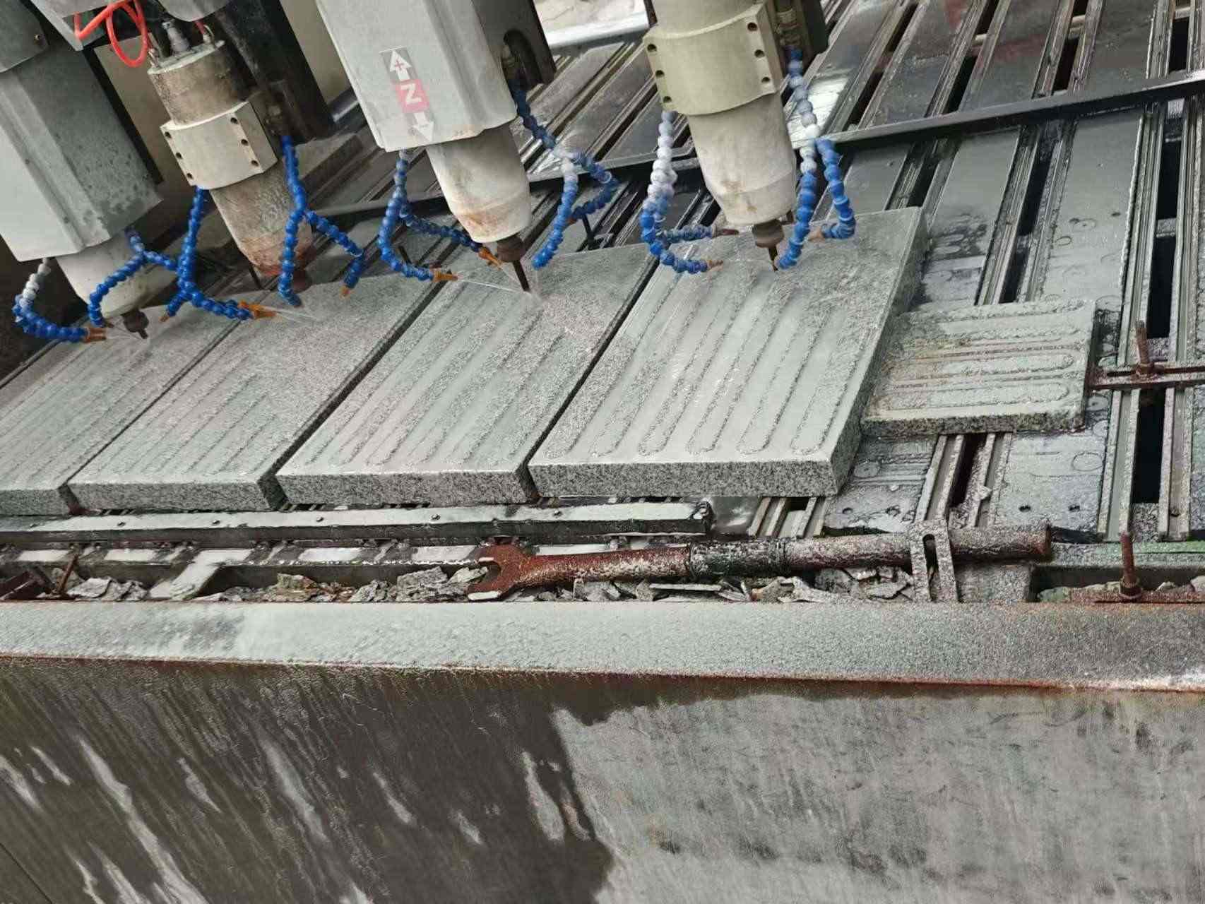 宁夏 芝麻白花岗岩荔枝面盲道雕刻