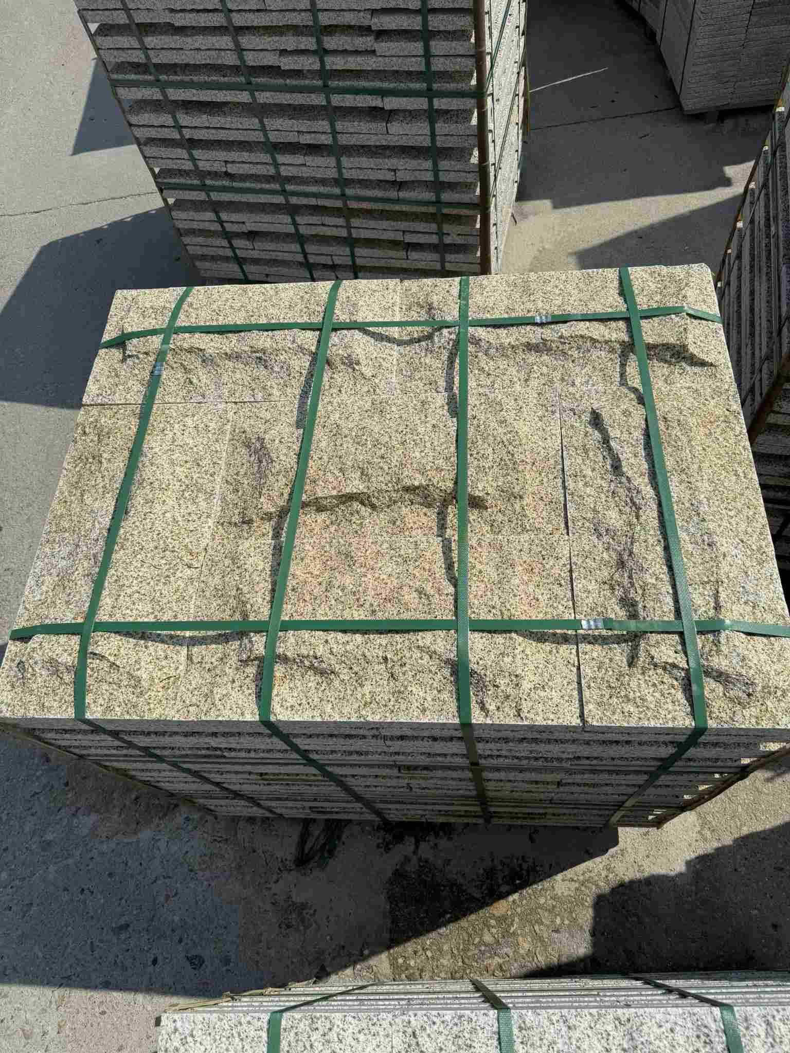 宁夏 黄金麻花岗岩石材自然面蘑菇石成品