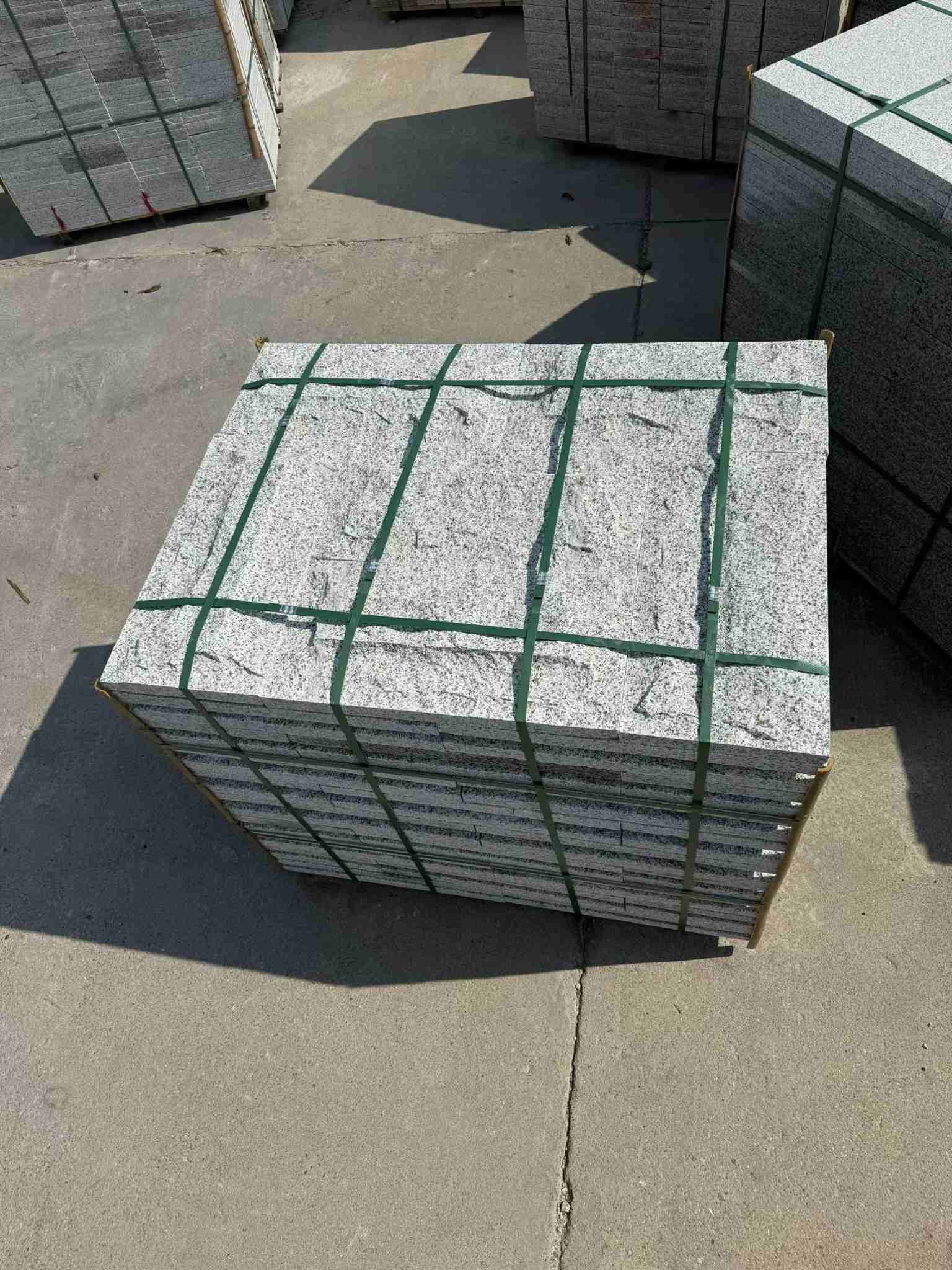 宁夏 白麻花岗岩石材自然面蘑菇石成品