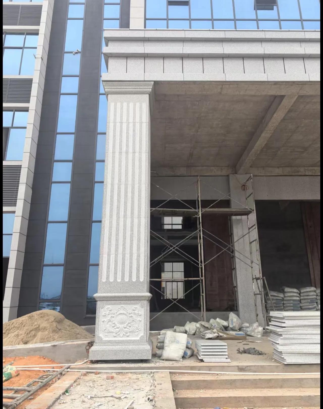 宁夏 芝麻白光面花岗岩门楼大柱（罗马柱）配雕花底座