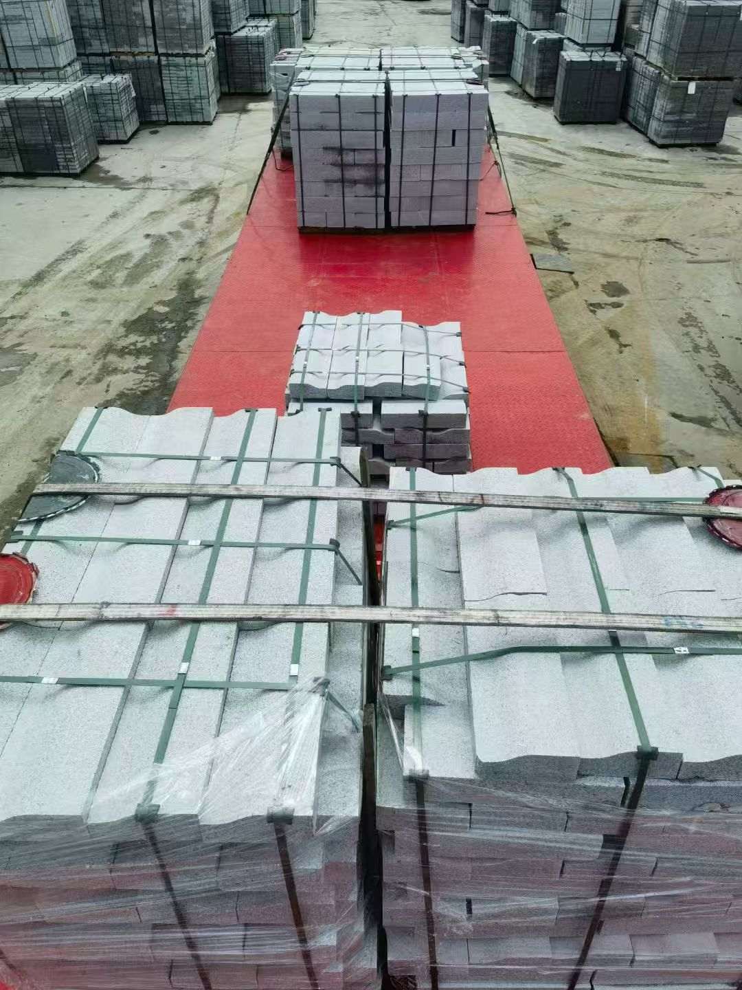 宁夏 芝麻白仿形加直形路沿石出货日常