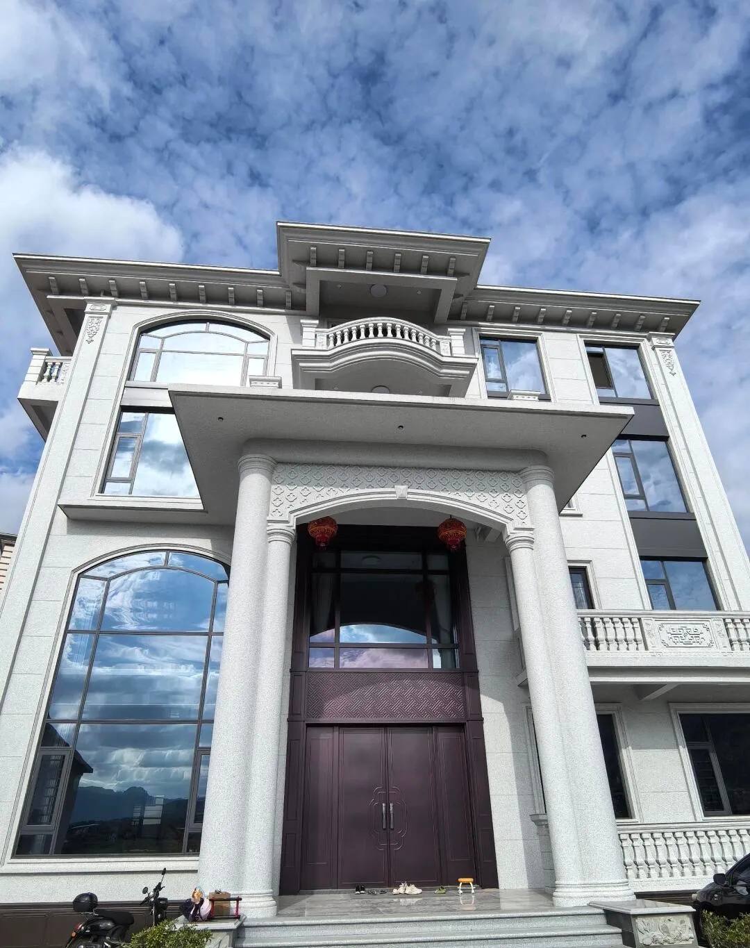 宁夏白麻别墅外墙干挂石材效果示例