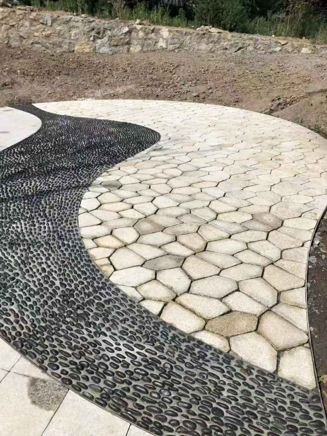 宁夏 黄金麻冰裂纹地铺石工地铺装案例