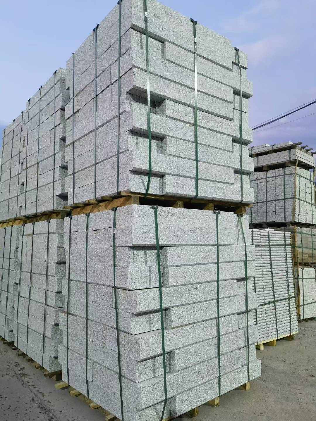 宁夏 芝麻白花岗岩路沿石，路缘石，路肩石，道牙，立缘石，马路牙子，街沿石，侧石等