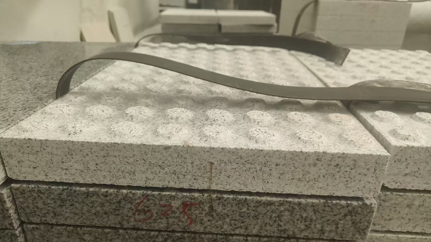 宁夏 芝麻白花岗岩6.0公分荔枝面五轴加工雕刻盲点