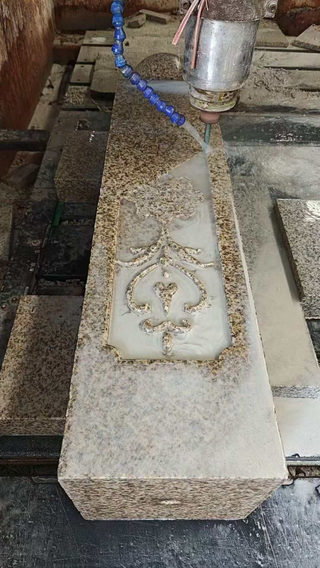 宁夏 黄金麻花岗岩异形加工雕刻栏杆大柱