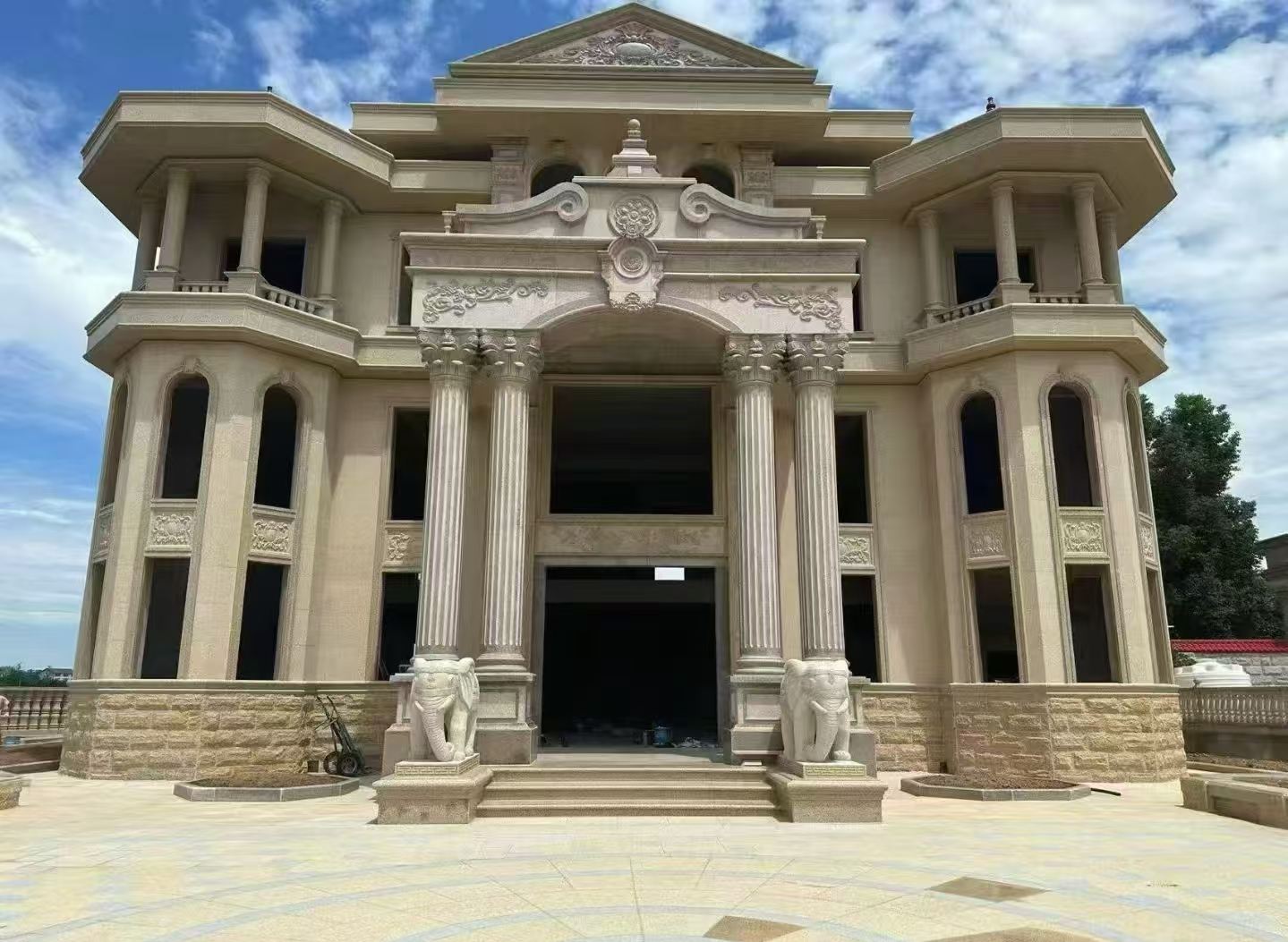 宁夏 黄金麻别墅外墙干挂，大柱，大象，蘑菇石，雕花板