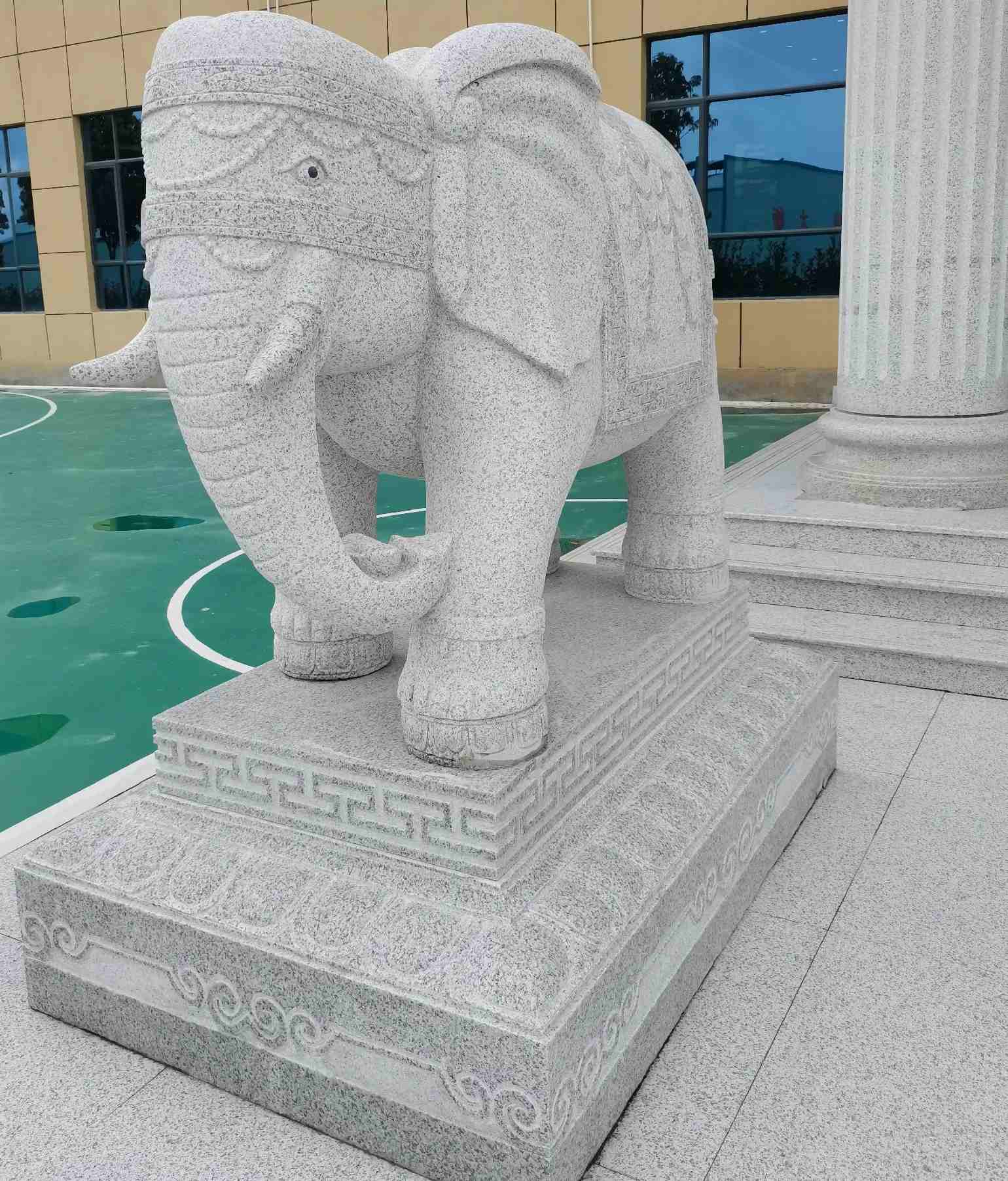 宁夏 白麻花岗岩动物异形石雕-大象