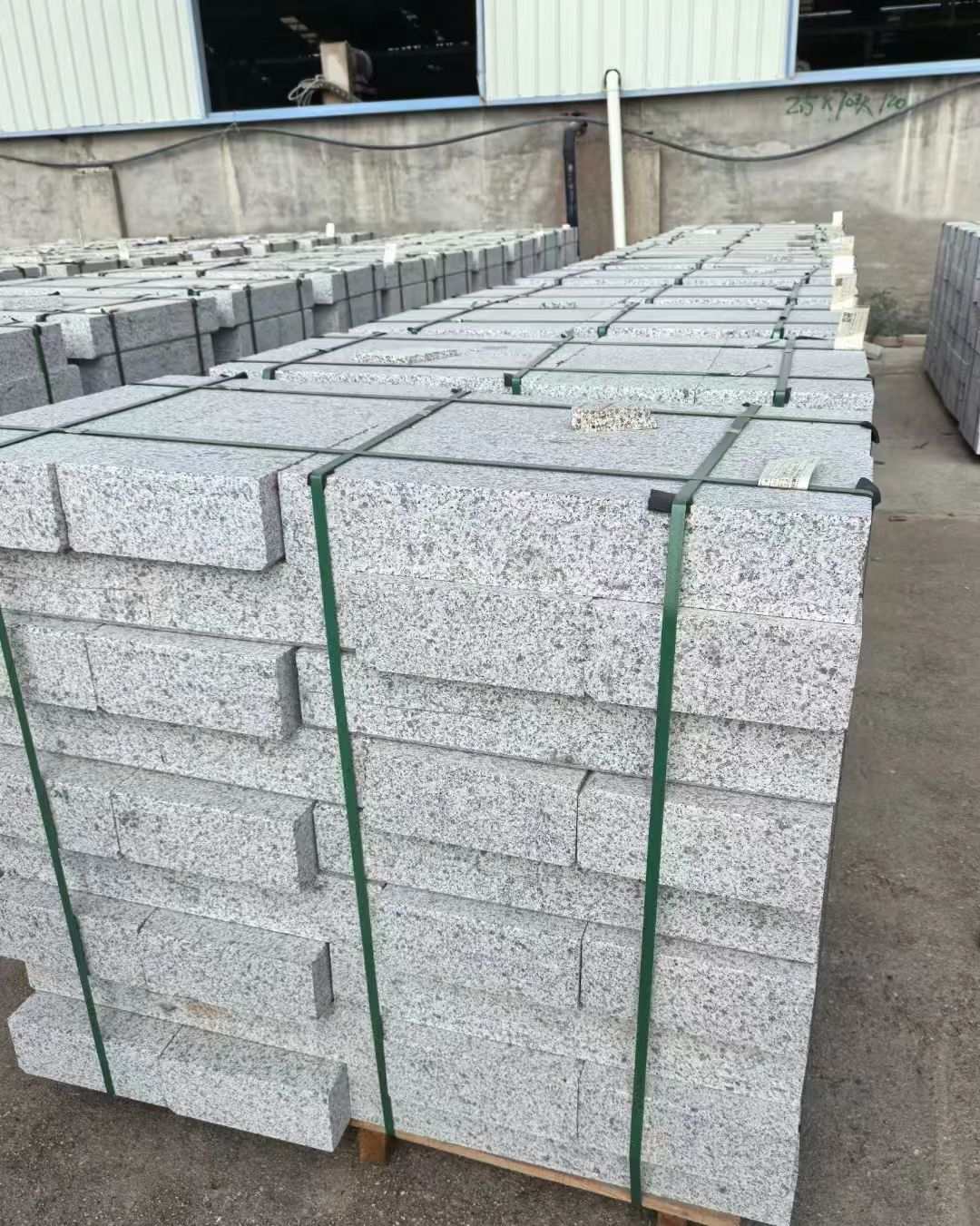 宁夏 白麻花岗岩路沿石，弧形路沿石，道牙石，马路牙子，界石，路缘石，平沿石，直岩石，平缘石等