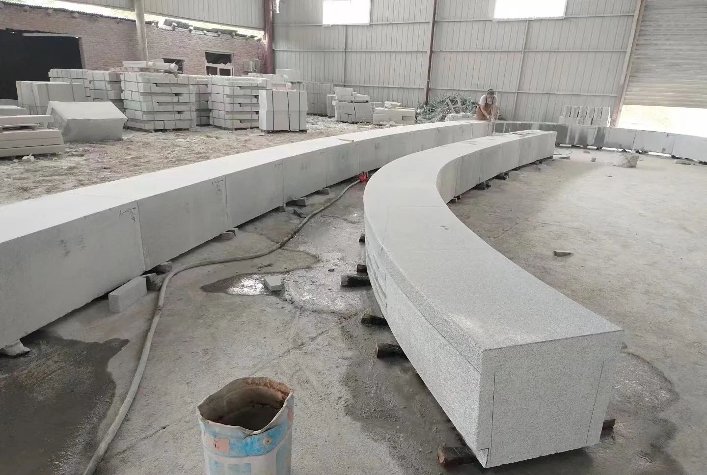 宁夏芝麻白花岗岩石板材 园林光面弧形坐凳