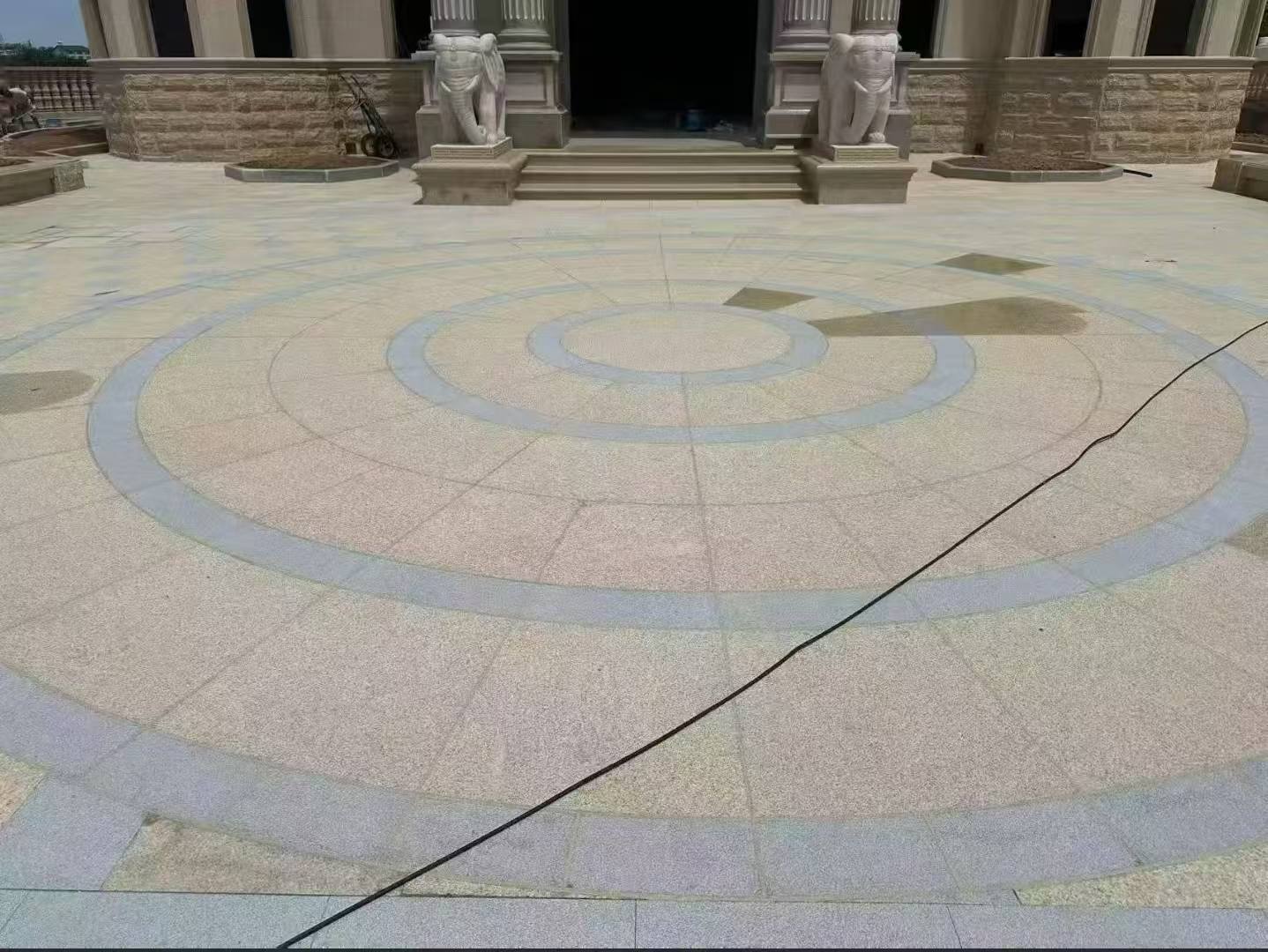 宁夏 黄金麻芝麻灰花岗岩石材地铺拼接效果